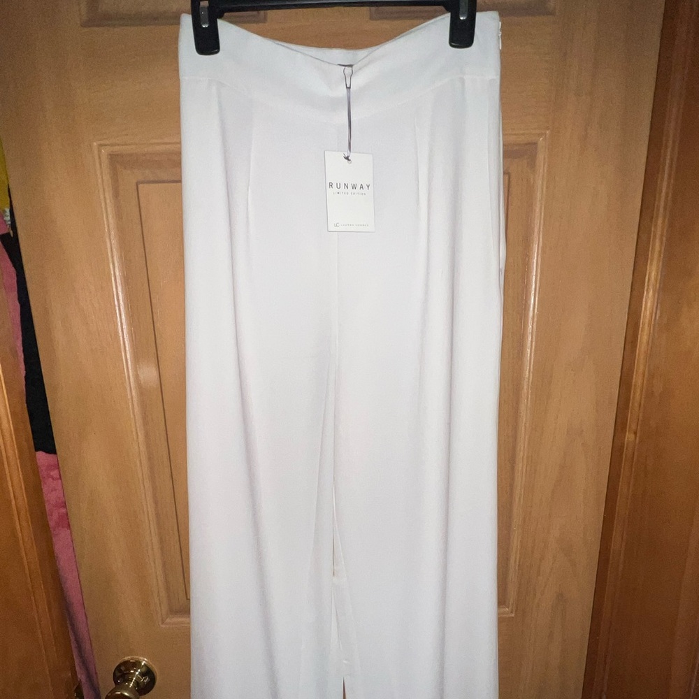 NWT LC Lauren Conrad Kohls Runway Collection White Sz 6 Flare Leg Lined Side Zip